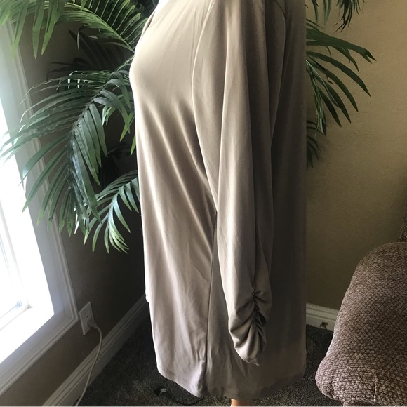 Susan Graver v-neck pullover stretch top - Picture 2 of 6